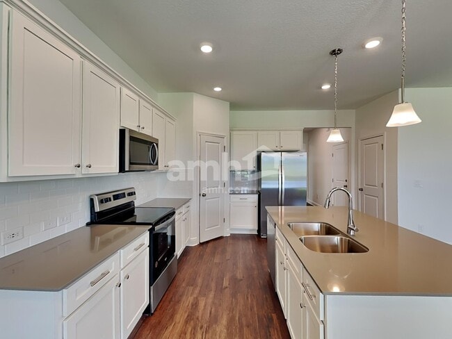 Building Photo - 14628 Cedar Ml Dr