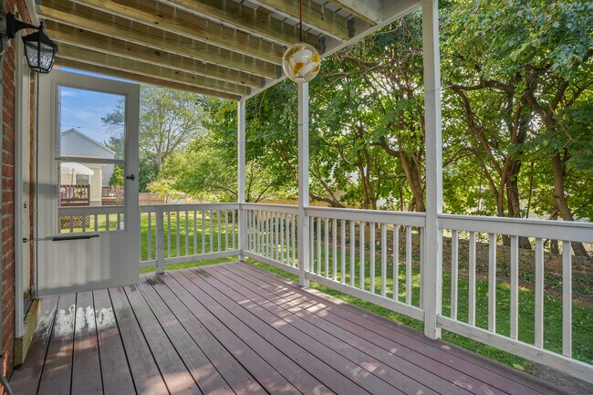 Building Photo - 221 Hunyadi Ave