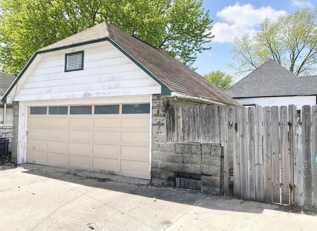 Building Photo - Move in by November 30th… and pay NO RENT ...