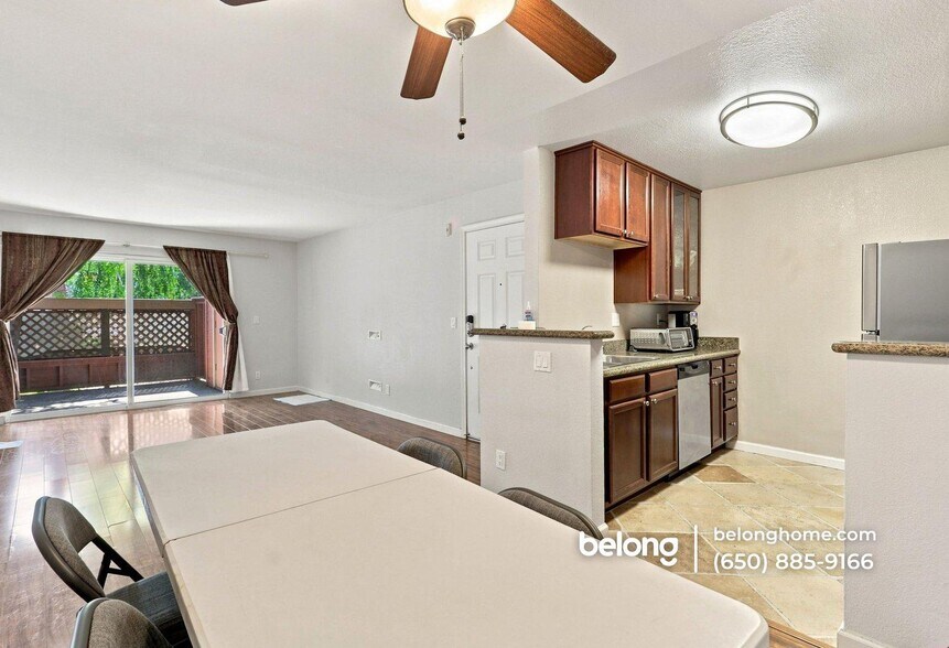 Building Photo - 894 Catkin Ct