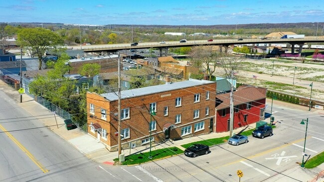 Building Photo - 226 E Illinois St