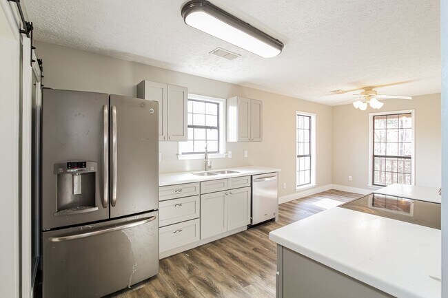 Building Photo - 95 Oakwood Dr