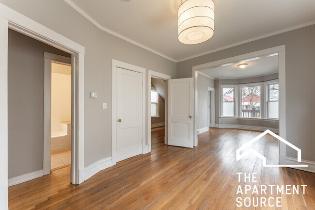 Living Room - 1009 S Ridgeland Ave