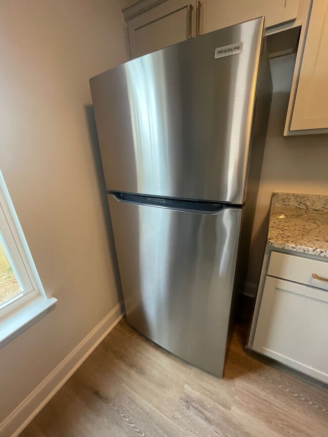 Building Photo - 2 Bedroom 2.5 bath Townhome in  Greenville