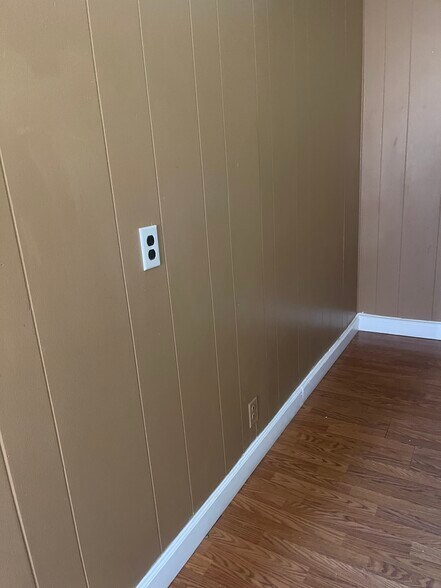 Building Photo - 379 Heathland Dr