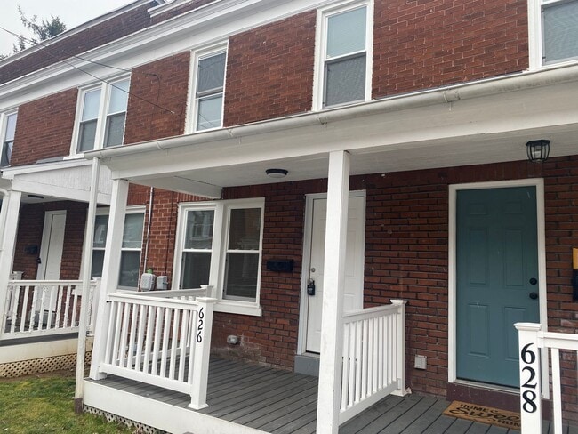 Building Photo - Cozy 2 Bedroom Home with Central Air!