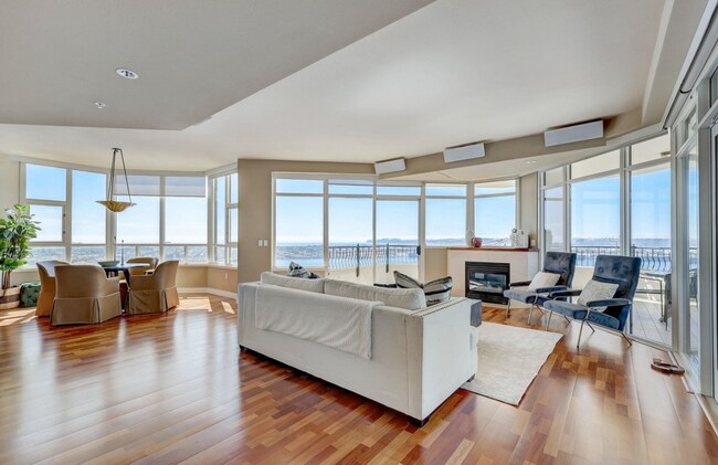 Building Photo - 700 W Harbor Dr