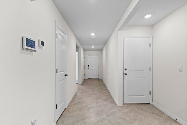 Building Photo - Avalon Woods in Newberry 4 bedroom 2 bath ...