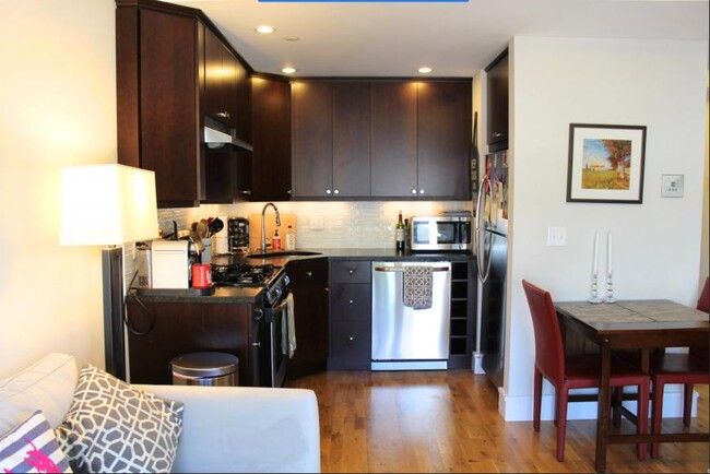 Building Photo - 2 bedroom in Cambridge MA 02141