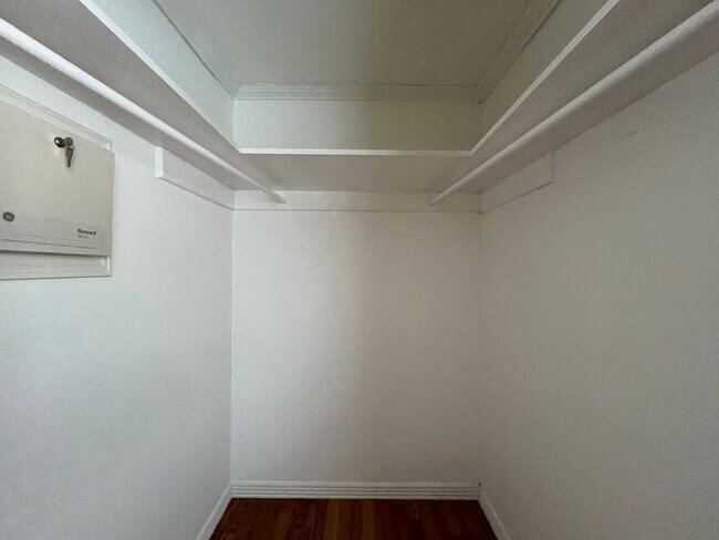 Building Photo - 3309 Mahan Dr