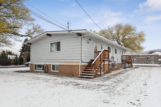 Building Photo - Knowles Properties