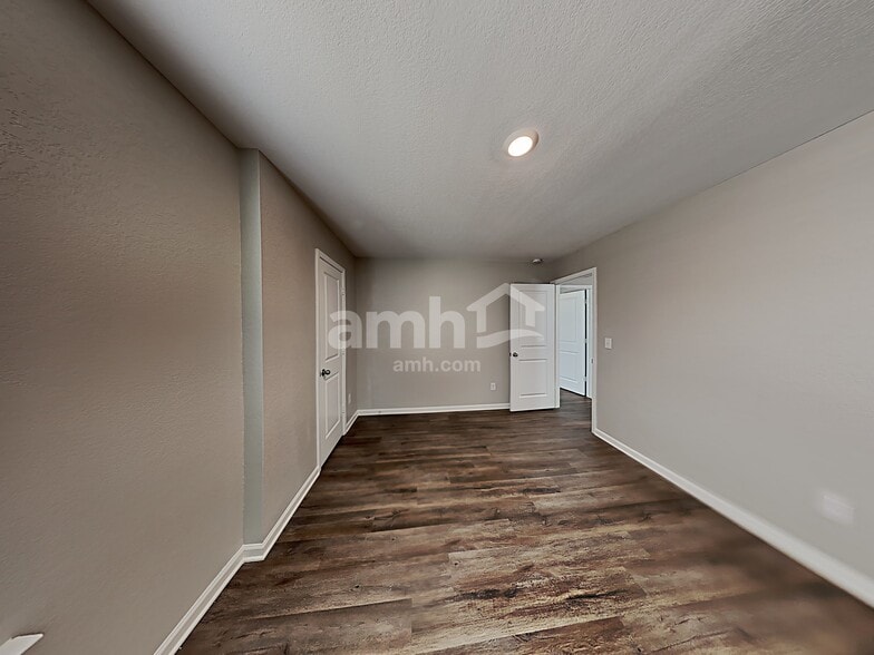 Building Photo - 415 Vermeer Ct