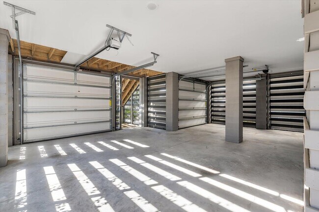 Building Photo - 1536 Asher Ave