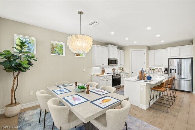 Building Photo - 14546 Tropical Dr