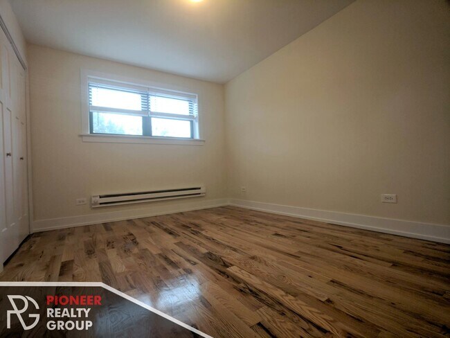 Building Photo - 552 W Arlington Pl