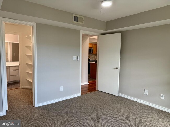 Building Photo - 3916 Penderview Dr