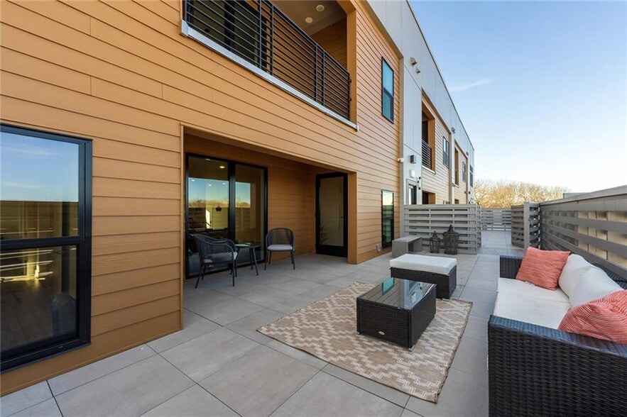 Personal Terrace - 112 Rogers St NE