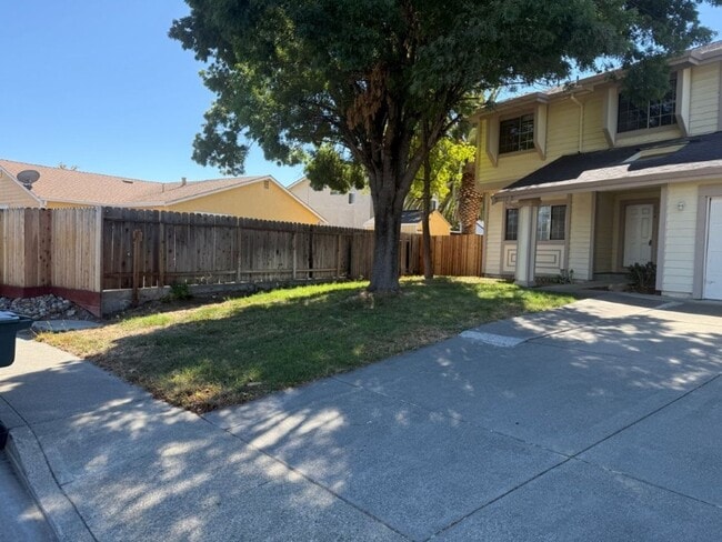Building Photo - Browns Valley 3 Bedroom 2.5 Bath 2 Story w...