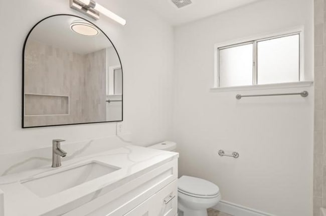 Building Photo - Spacious 3-Bedroom Home in Quiet Northwest...