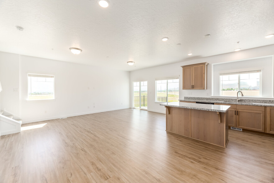 Building Photo - 4198 W Gooseneck Ct