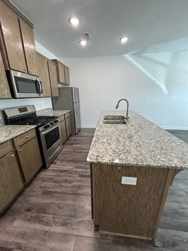 Building Photo - 636 Hidden Springs Dr