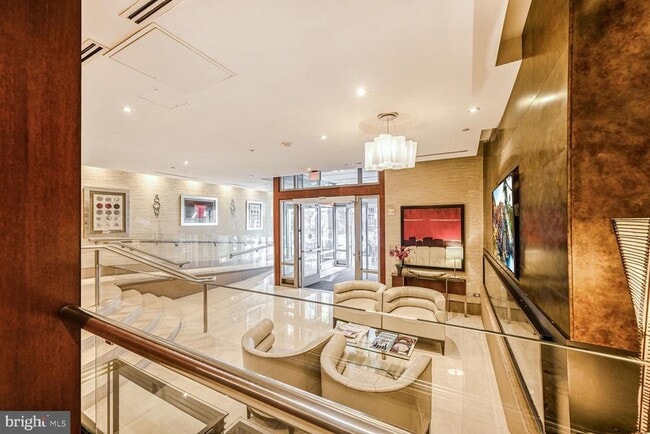 Building Photo - 811 4th St NW