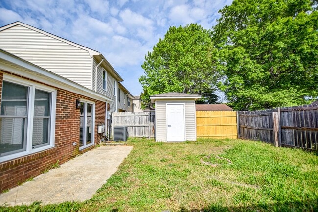 Building Photo - 3900 Raintree Ct
