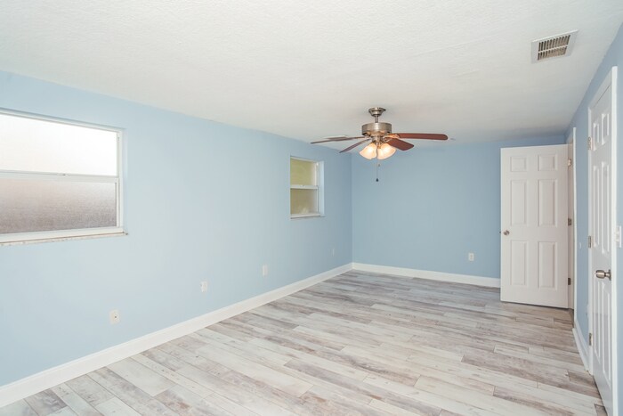Building Photo - 3834 San Luis Dr