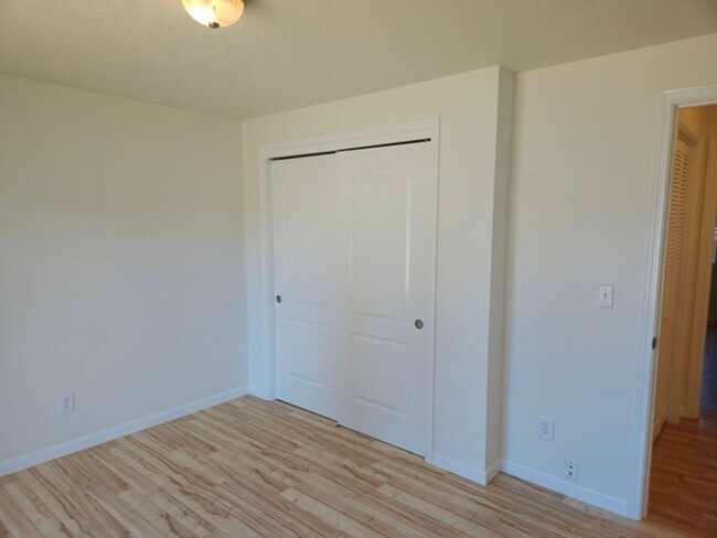 Building Photo - 3Bd/2Ba Single Story Home-Available soon!