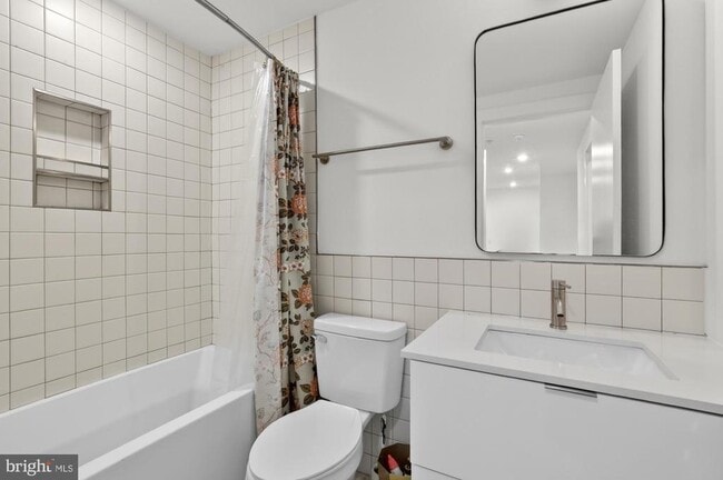 Building Photo - 2007 Cambridge St