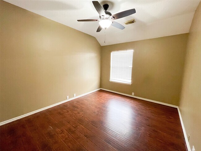 Building Photo - 4914 Surrey Park Cir