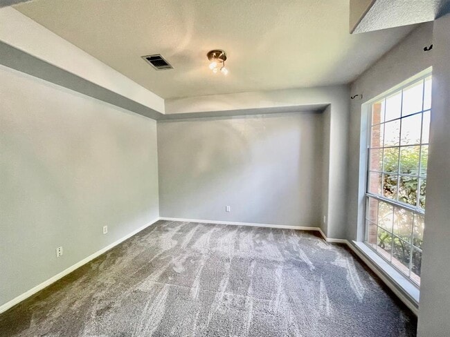 Building Photo - 902 Cashew Ln