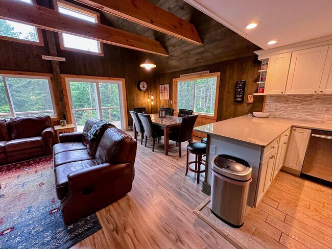 Primary Photo - 157 Slalom Ln