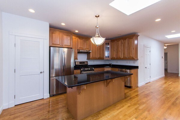 Building Photo - 103 Sewall Ave