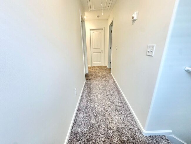 Building Photo - 28 Pomona Cir