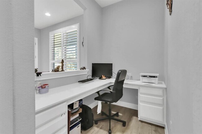 Building Photo - 16321 Horse Trap Ln