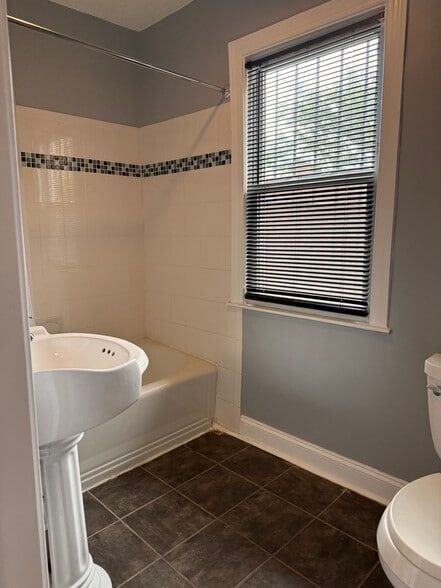 bathroom - 1430 Ives Pl SE