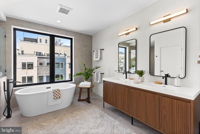 Building Photo - 261 Delmar St