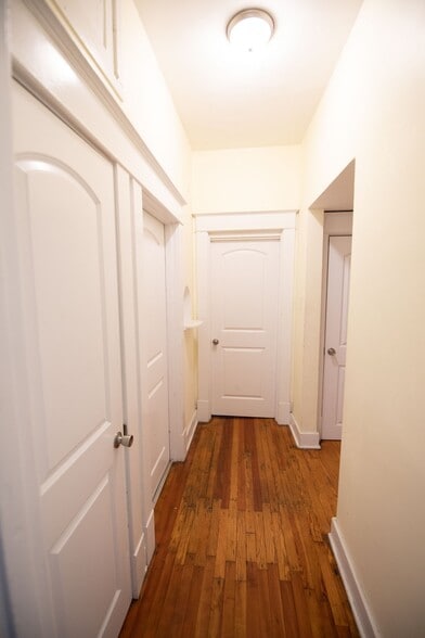Building Photo - 805 S Sprigg St