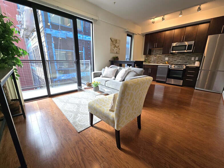 Living Area - 1320 Fenwick Ln