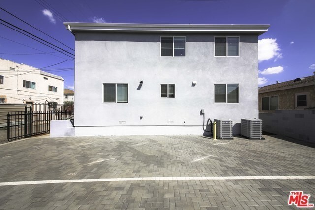 Building Photo - 2418 Folsom St