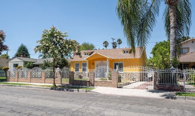 Building Photo - 247 W Santa Anita Ave