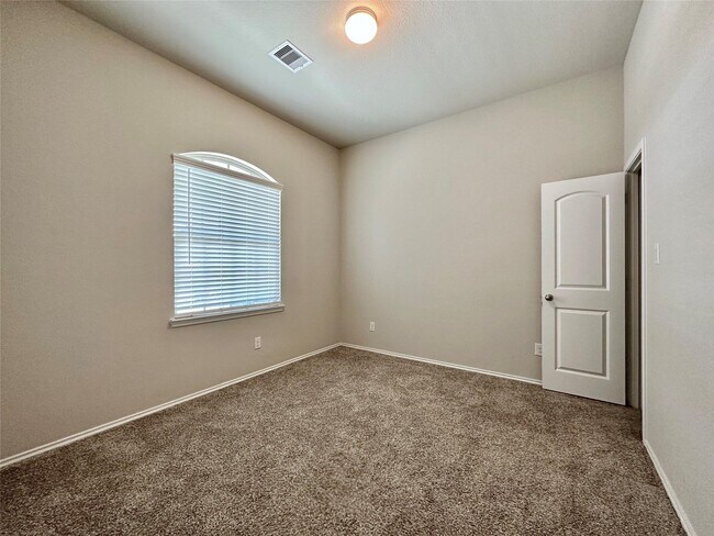 Building Photo - 5410 Pembrokeshire Cir