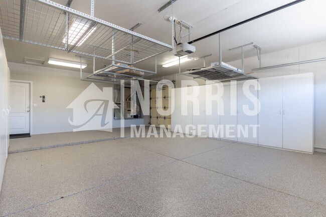 Building Photo - Beautiful Home Located in The Links