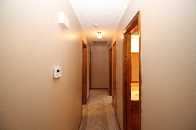 Building Photo - 11616 Oakmont St