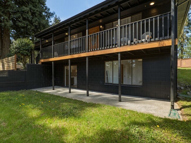 Building Photo - 1366 SE High Ridge Ct