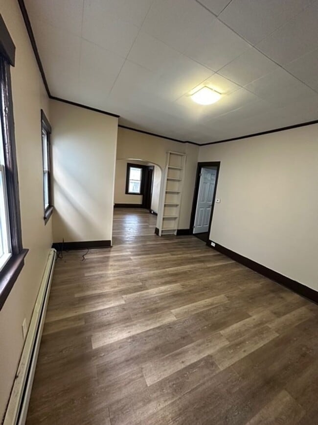 Building Photo - 42 Child St