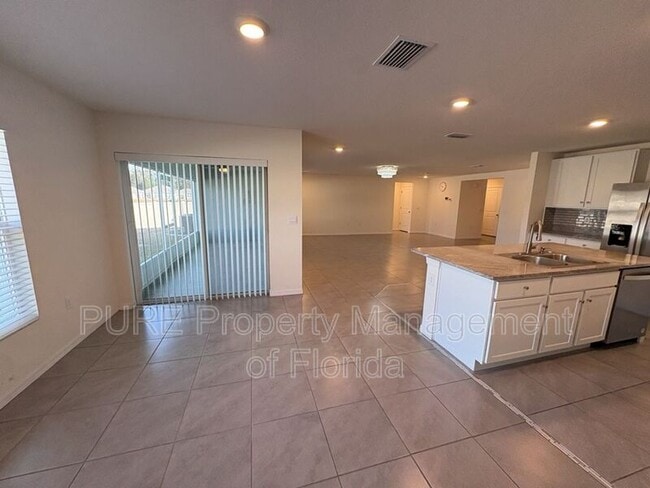 Building Photo - 618 SE 65th Terrace