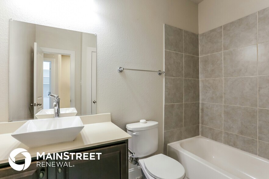 Building Photo - 1007 Brook Forest Ln