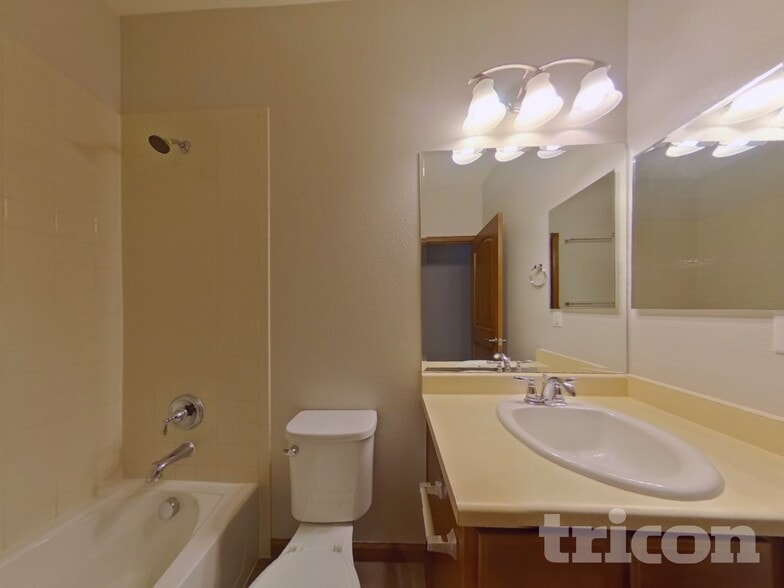 Building Photo - 6313 N Genoa Way